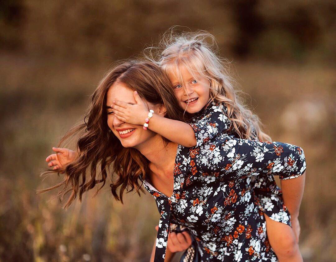 какая подруга мама. женская дружба 2007. какая подруга. мама лучшая подруга. улыбка мамы.