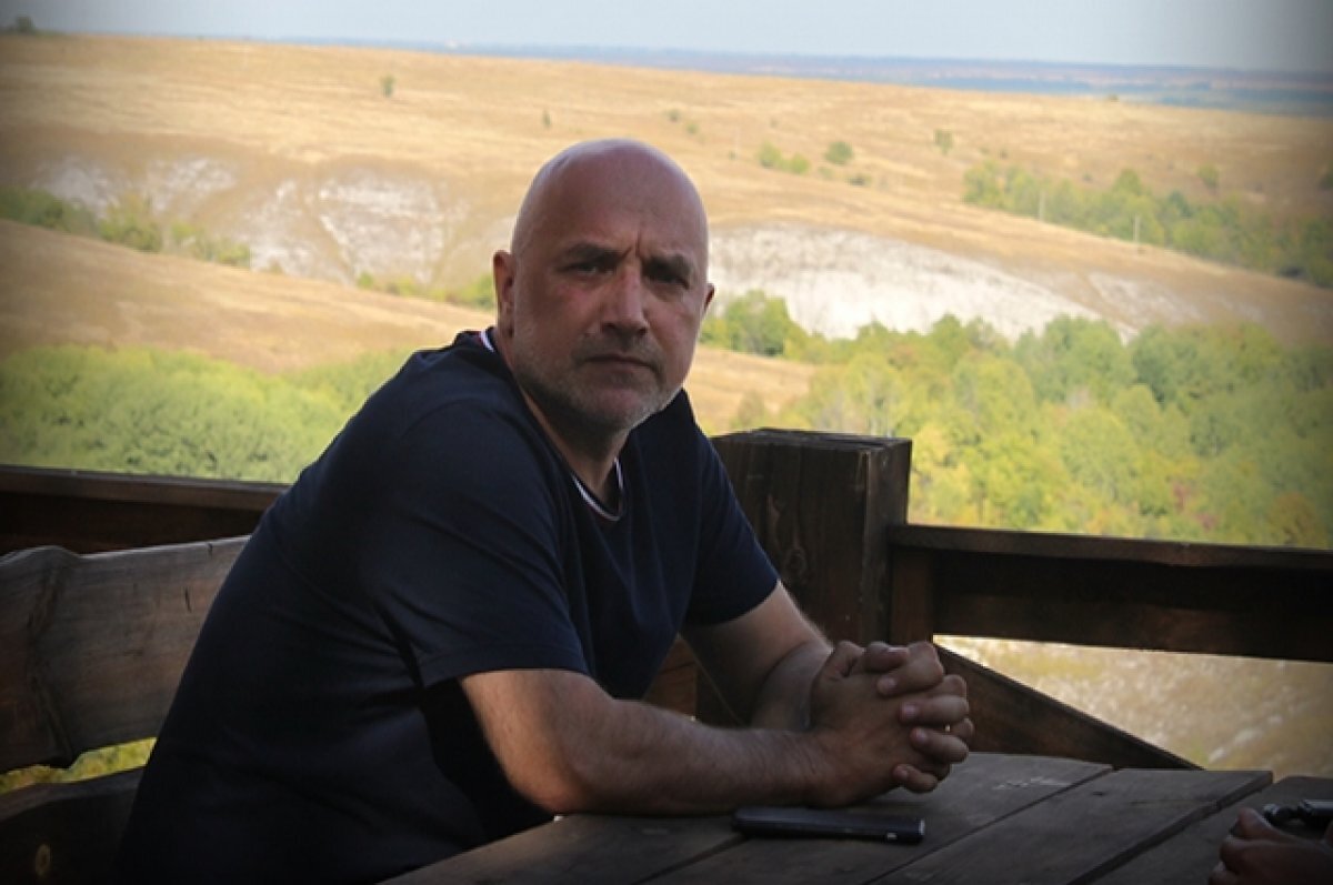    Захар Прилепин заявил, что после покушения заново учится ходить
