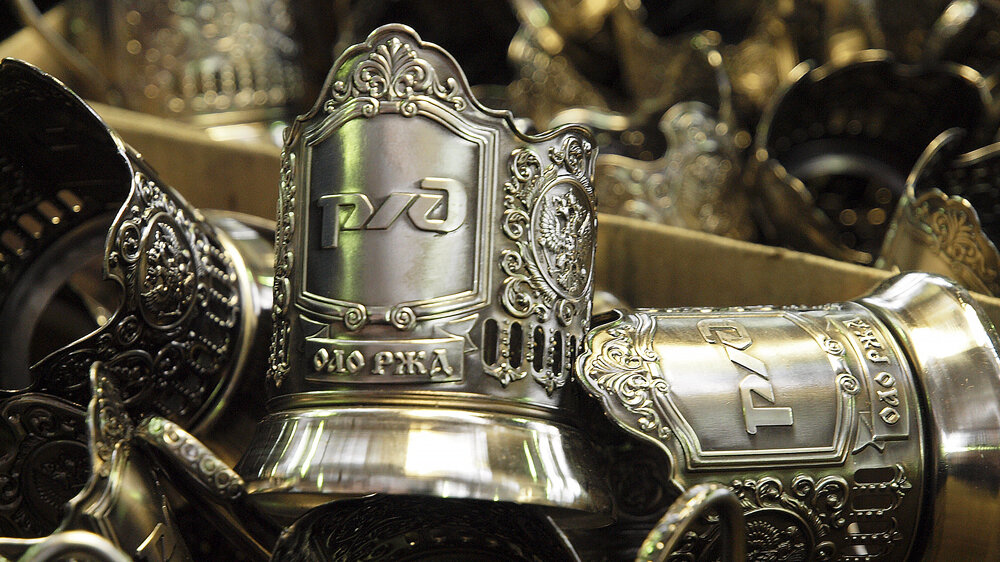 История знаменитых подстаканников началась еще в XIX веке.