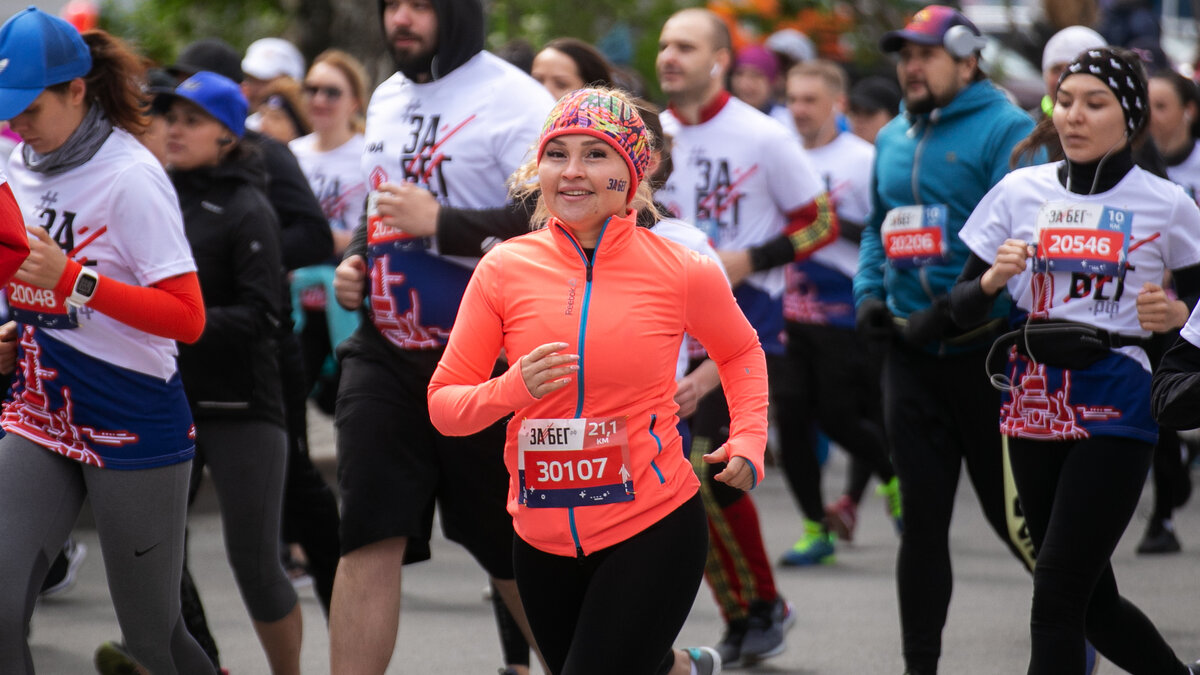     Бегунам пришлось работать в условиях аномальной жары.