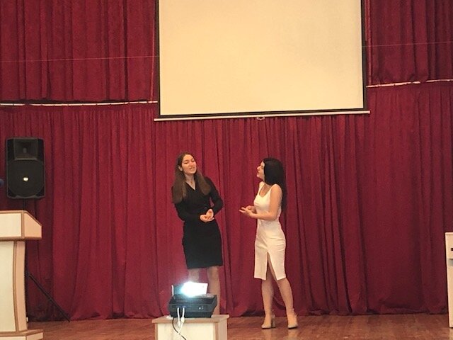 В связи с Международным днём русского языка в Степанакерте состоялся конкурс чтецов. Фоторяд