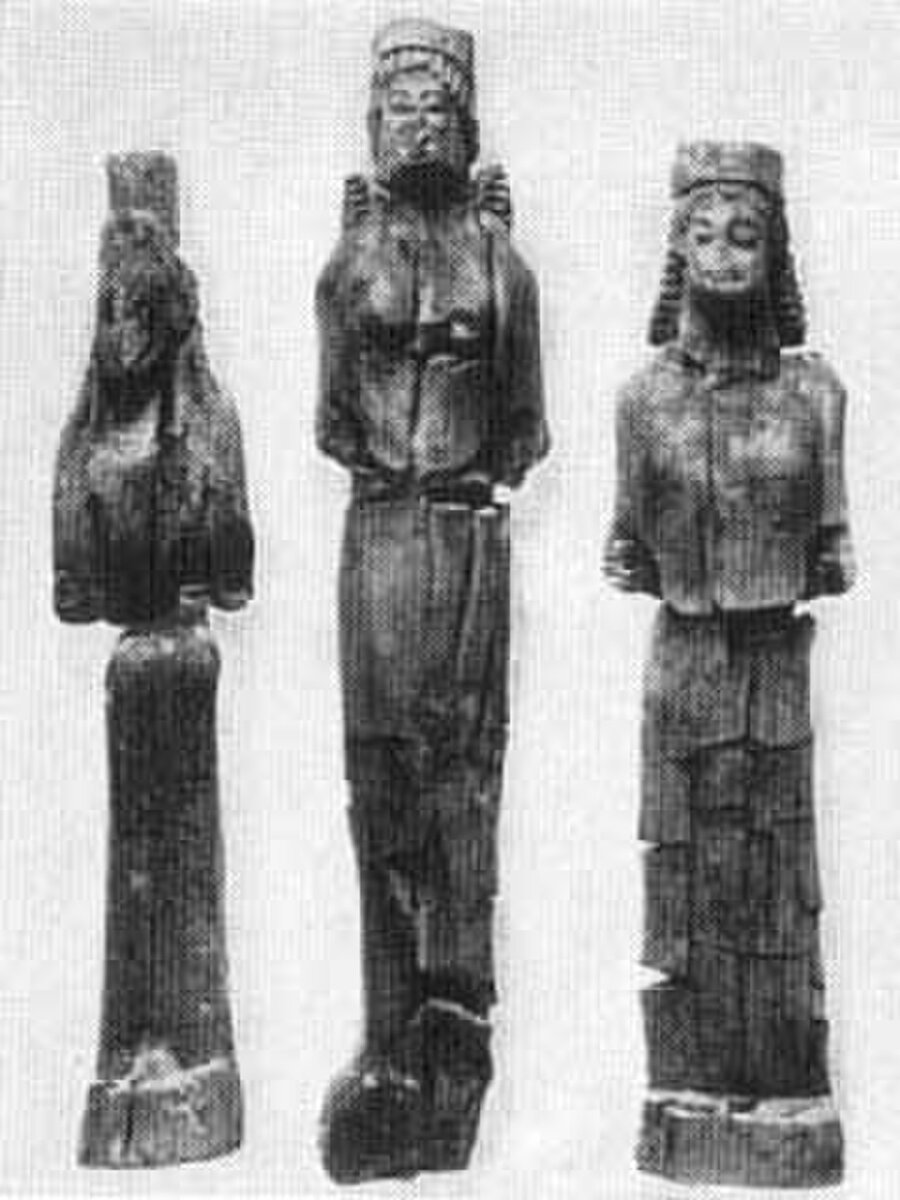 Миниатюрные (17-18 см) копии больших ксоанов, около VII в до н.э.