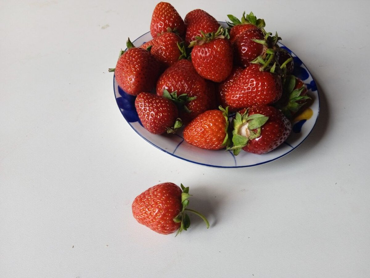 Лакомитесь клубникой? Хвостики не выбрасывайте в мусор! Они вам еще пригодятся