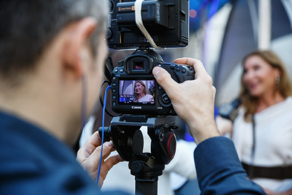 Стив бушеми человек паук. Алена званцова режиссер. Нужно сниматься. Стив бушеми мем. Съемочная площадка.