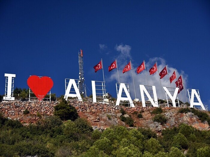 Смотровая площадка «I LOVE ALANYA» на высоте 450 м над уровнем моря в Бекташе. Фото: antaliy.com