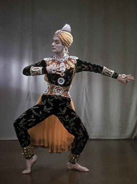 Тетя Соня: «еврейская мама» чеченского танцора Махмуда Эсамбаева | Народ  Востока | Дзен