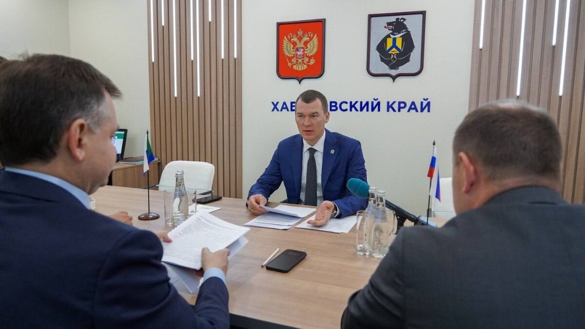     Генеральный директор ОАК, вице-президент СоюзМаш Юрий Слюсарь провел рабочую встречу с губернатором Хабаровского края Михаилом Дегтяревым.