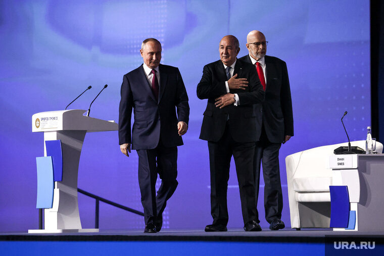    В пленарном заседании ПМЭФ-2023 участвовал президент Алжира Абдельмаджид Теббун