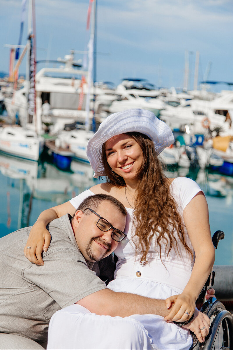 Я с мужем после росписи в Сочи