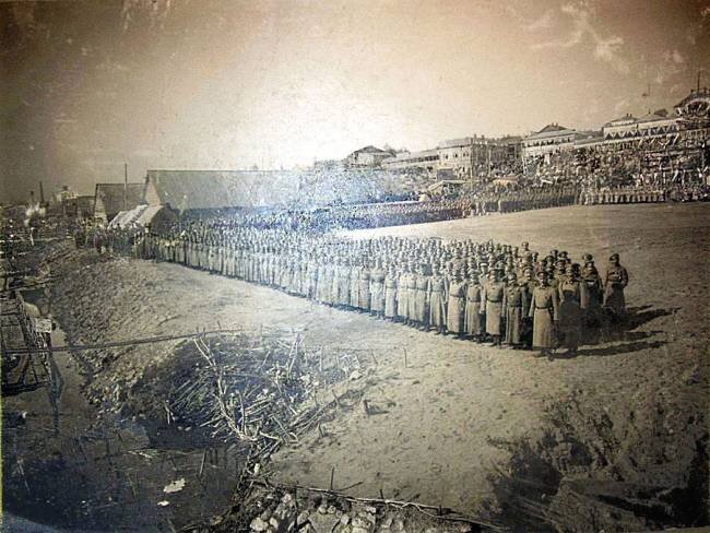 Военный смотр 1915 года на берегах Волги. Фото из открытых источников Интернета.