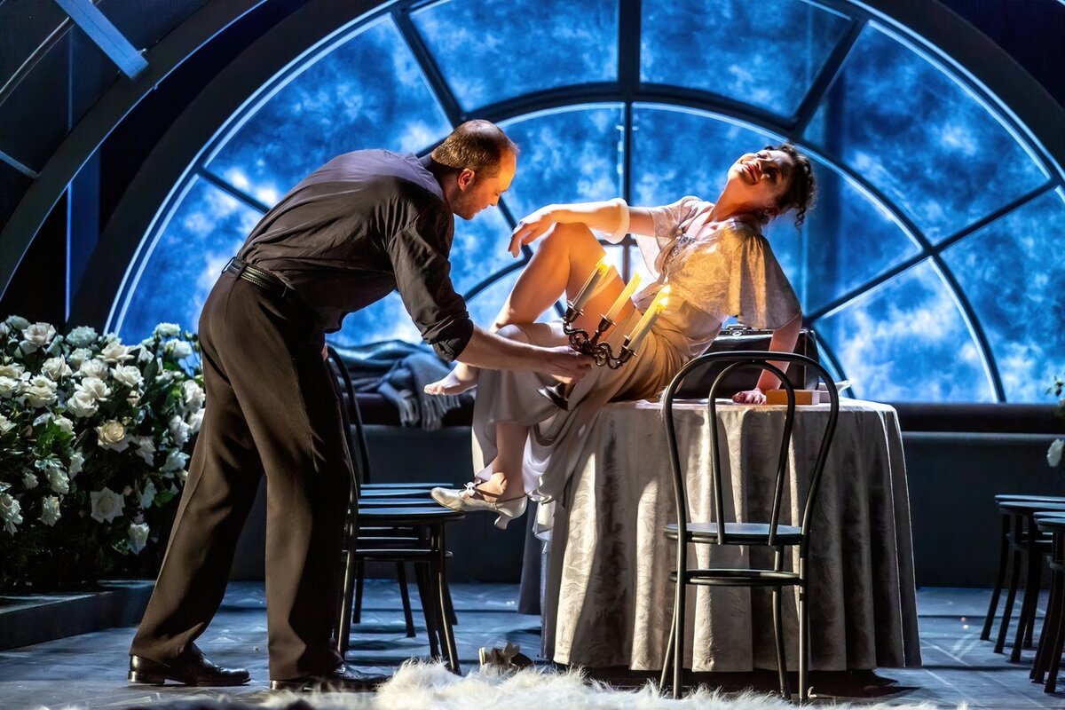 Павел - Андрей Зарубин, Людмила, жена Павла - Анастасия Тюнина