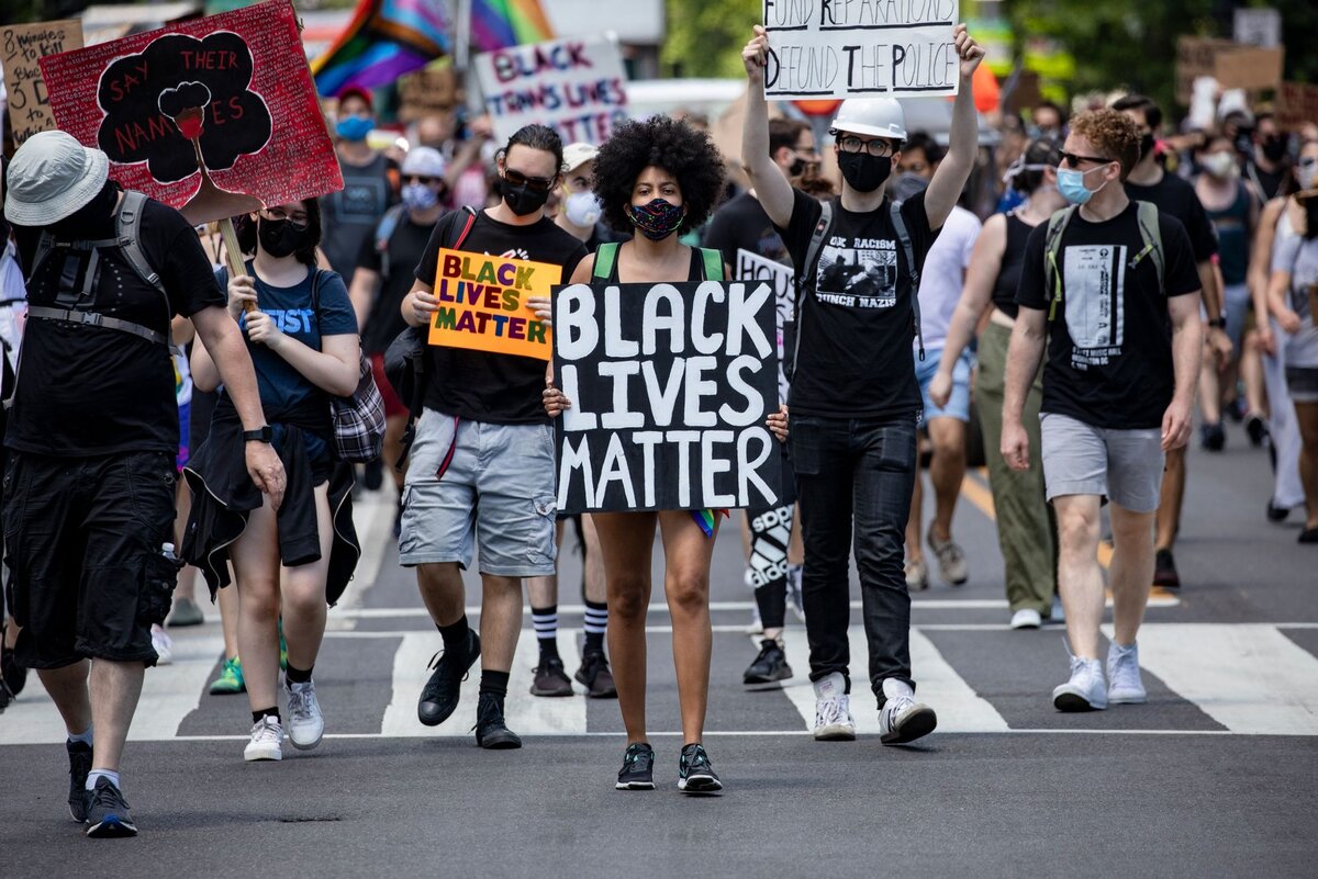 Протесты активистов Black Lives Matter, 2020 год. Фото: Samuel Corum / Getty Images