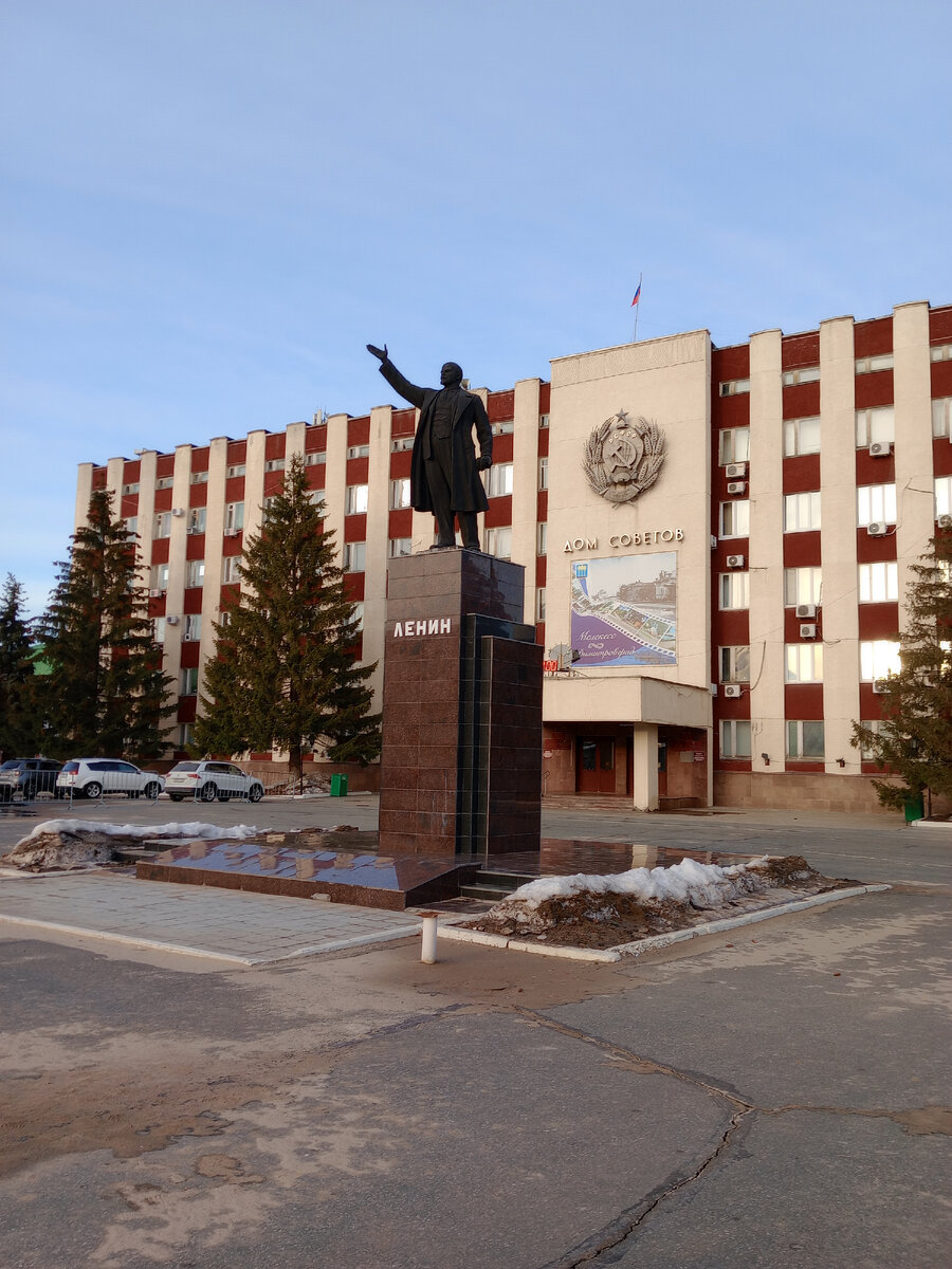 Памятник В.И.Ленину