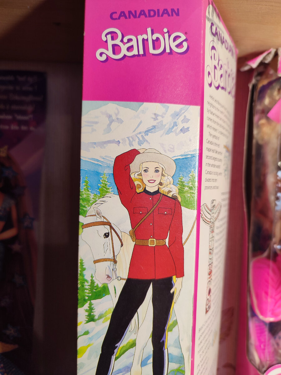 Барби на фоне великолепных пейзажей Канады