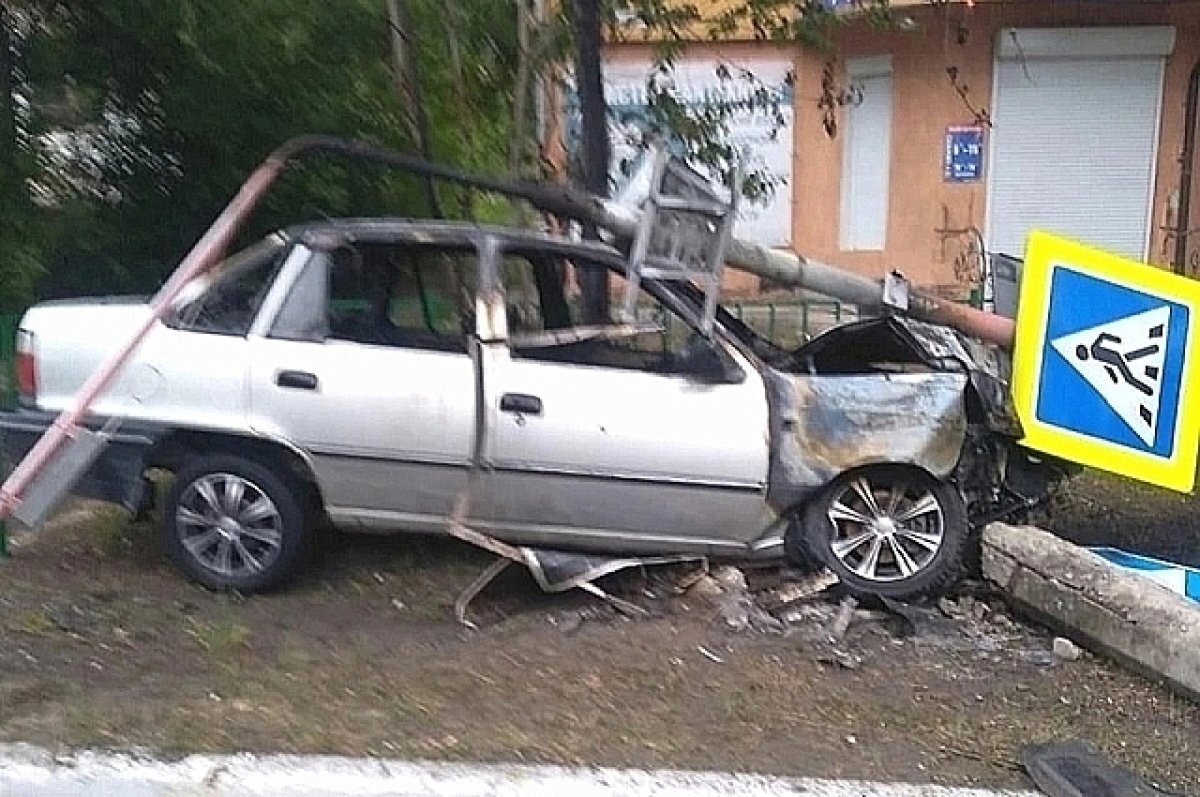    На Урале 14-летний подросток влетел в столб на машине бабушки