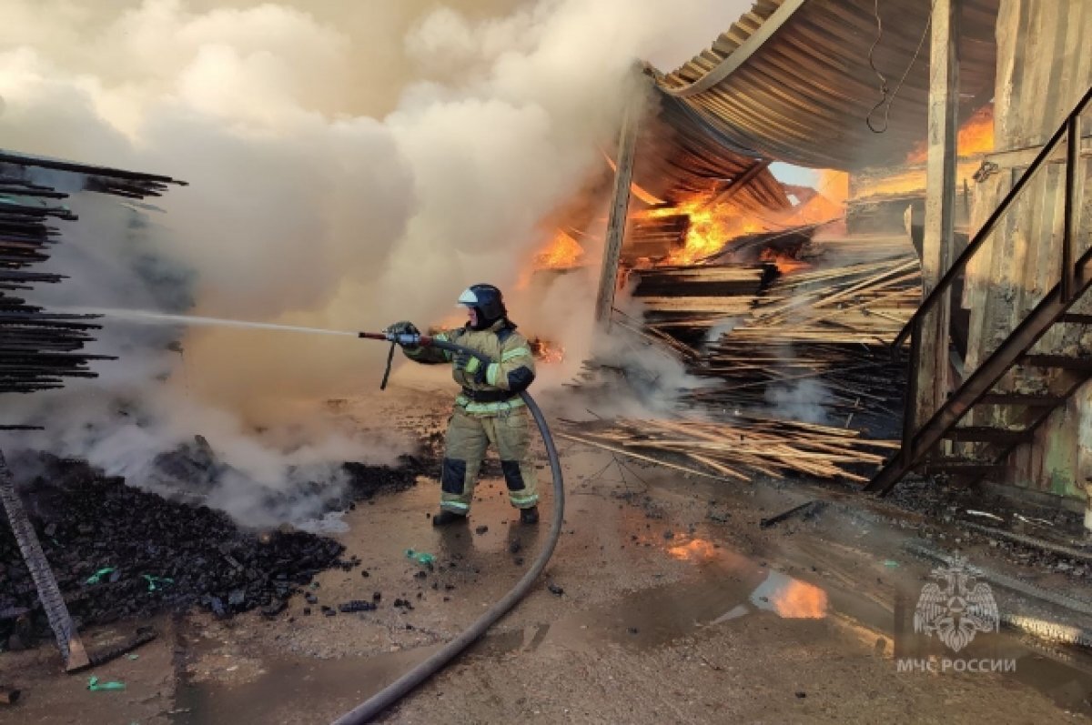    Пожар тушили 12 часов.
