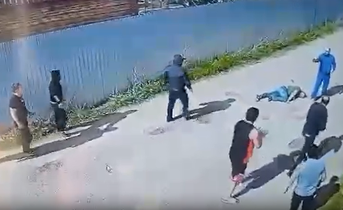 Скриншот видеозаписи с камеры наружного наблюдения.