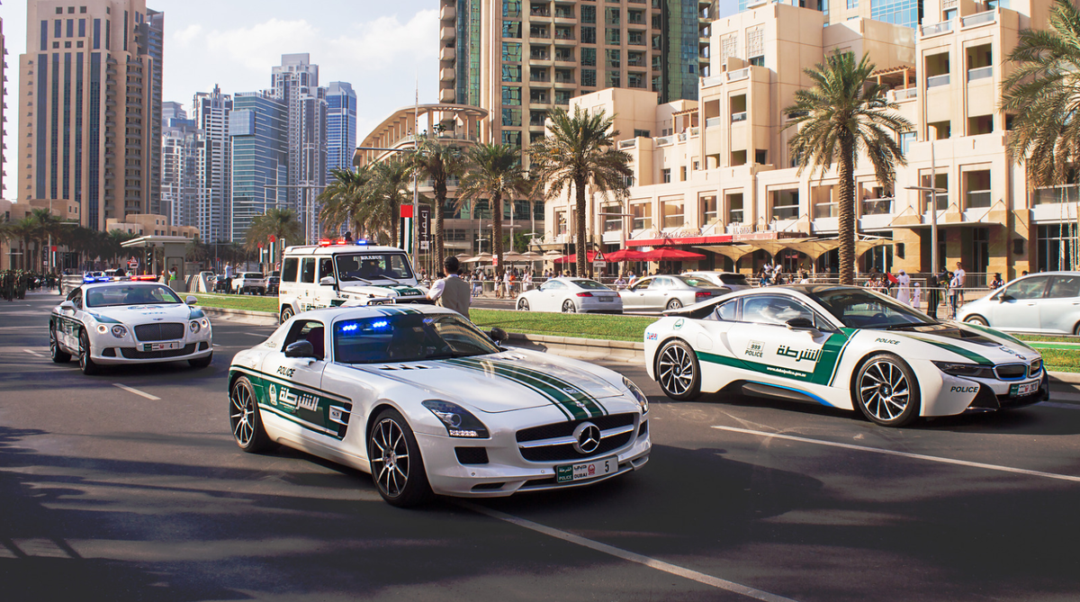 Дубай Кая полиция. Tesla Dubai Police. Полиция Дубаи гт63с. Дубай полиция Мерседес е63 с.