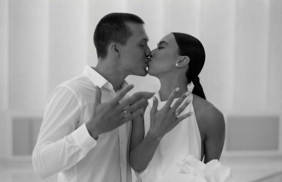    23-летний форвард сборной Беларуси и «Салавата Юлаева» Иван Дроздов женился. Фото: соцсети.