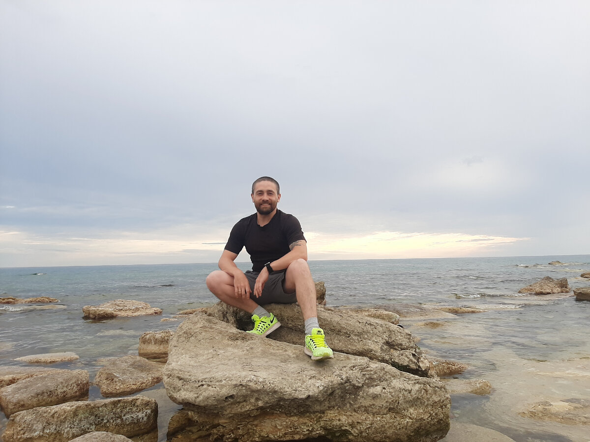 Я на берегу Каспийского моря. Казахстан. Город Актау