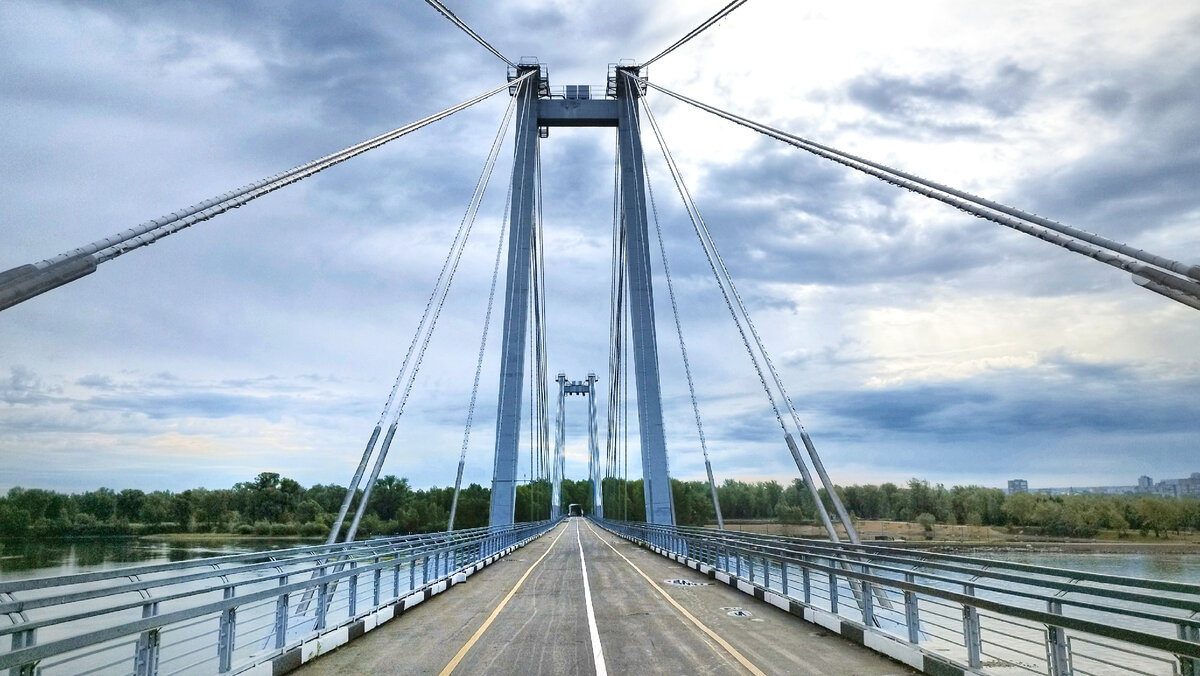 Девушка подвесной пешеходный мост фотосессия