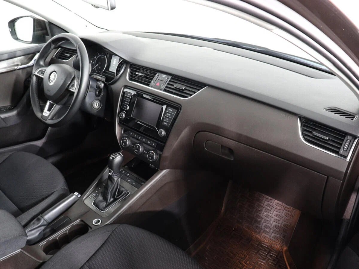 Салон Шкоды.