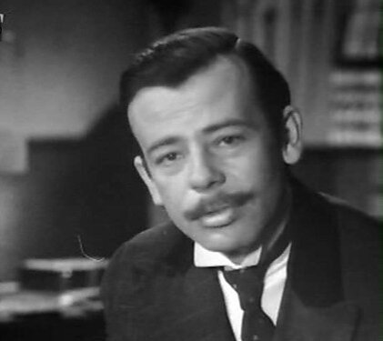 Лев Круглый в спектакле "Собака Баскервилей" (1971) С сайта kino-teatr.ru
