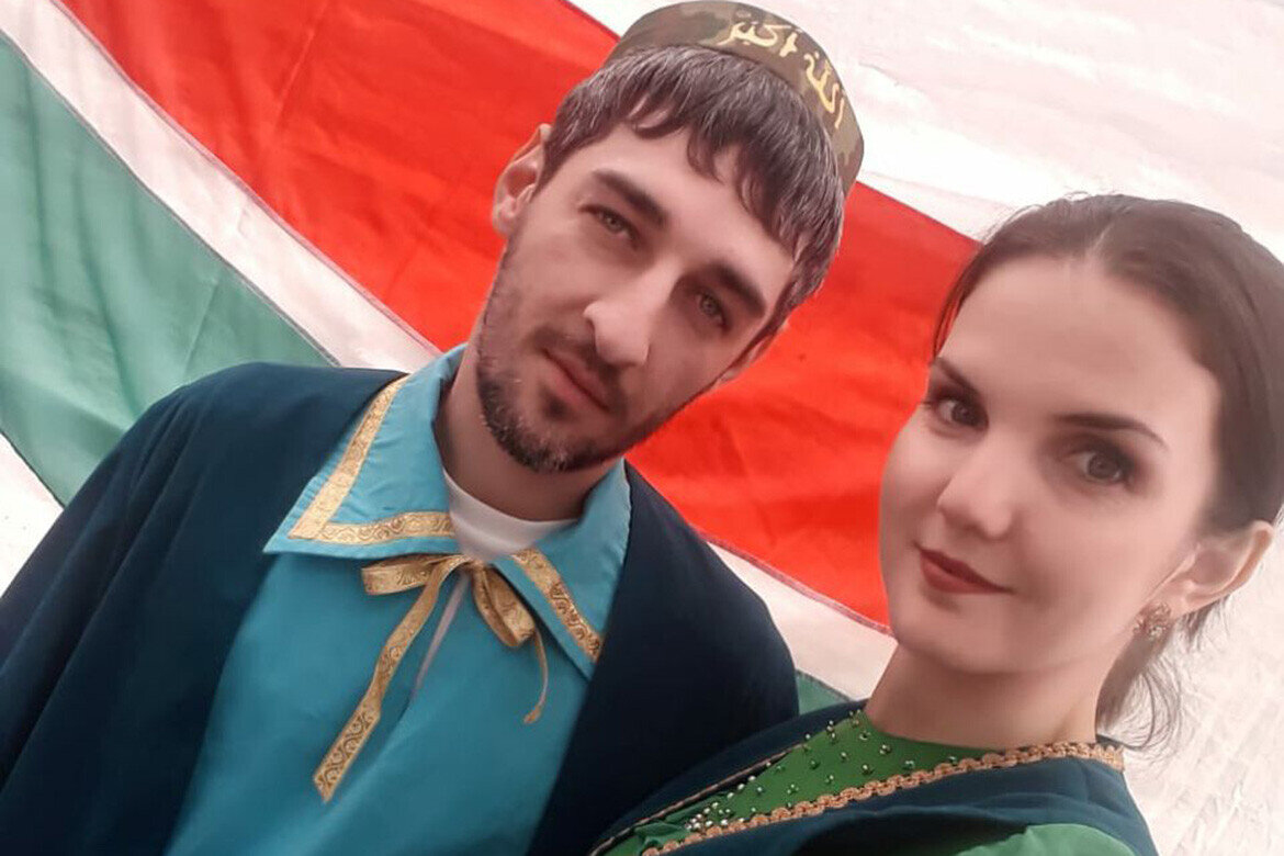 Татарская осетинская. Осетинское национальное платье. Национальный головной убор карачаевцев. Татарская осетинская. Осетинка татарка.