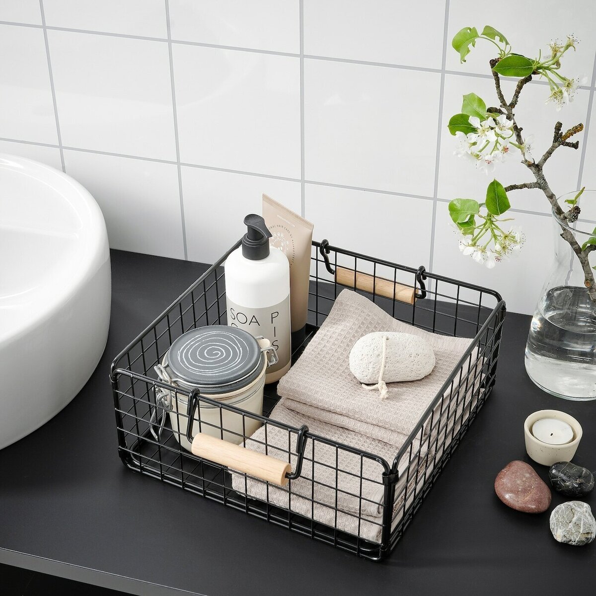 Мне нравится лаконичный и строгий дизайн этой корзинки