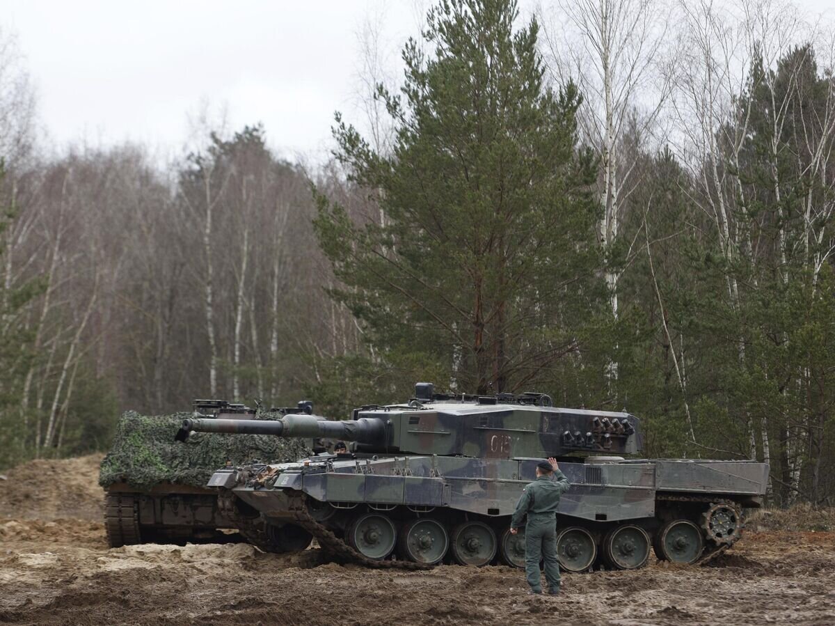    Обучение украинских военных работе с танками Leopard 2 в Польше© AP Photo / Michal Dyjuk