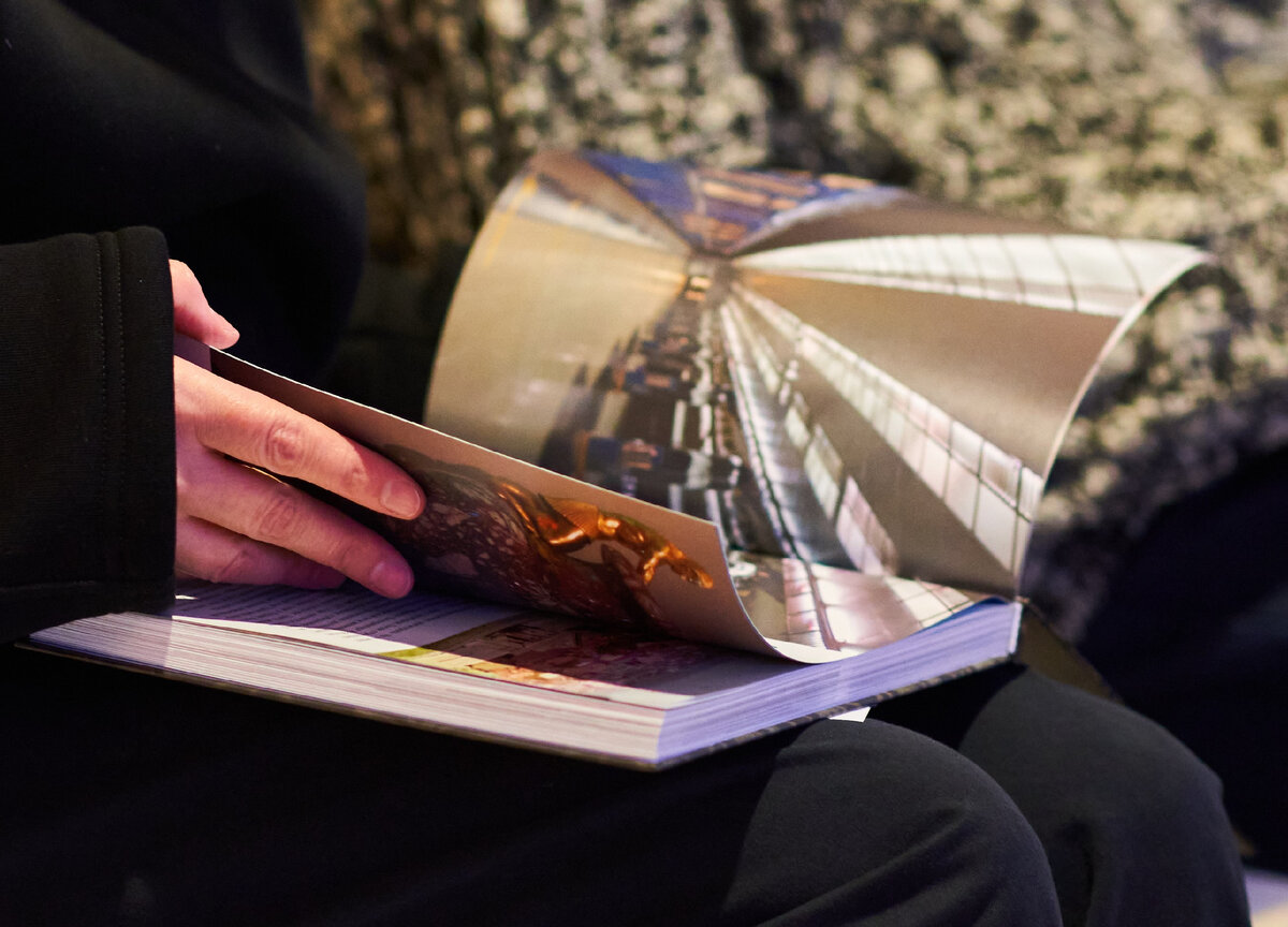 Подарочное издание напечатано на финской мелованной бумаге. Твердый переплет