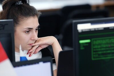    Работа за компьютером ©Максим Богодвид РИА Новости