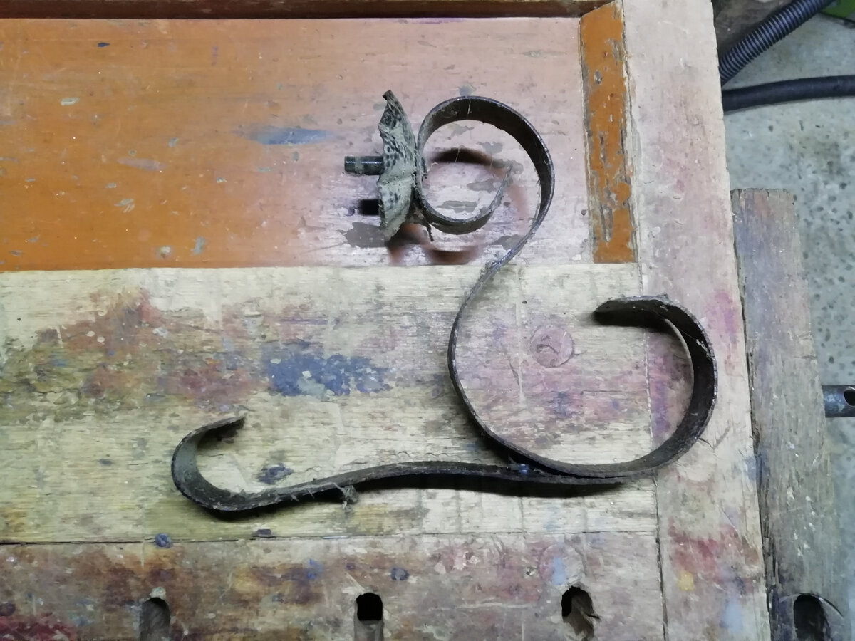 Рожок от старой люстры