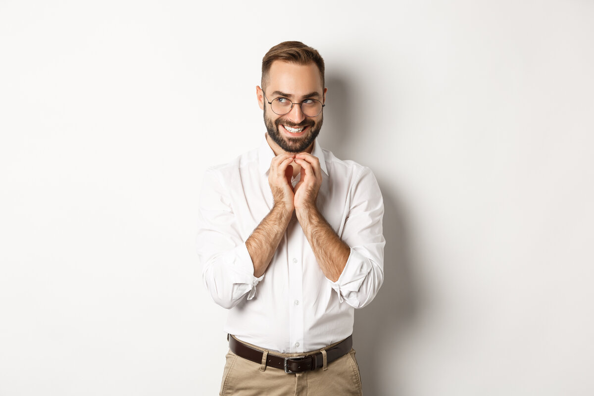 <a href="https://ru.freepik.com/free-photo/young-cunning-businessman-steeple-fingers-and-smiling-devious-scheming-plan-standing_11650727.htm#query=%D0%BE%D0%B1%D0%BC%D0%B0%D0%BD&position=6&from_view=search&track=sph">Изображение от benzoix</a> на Freepik