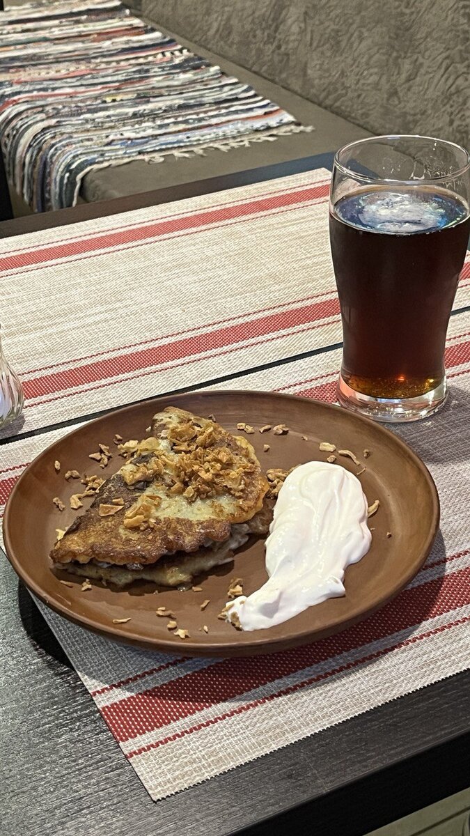 Колдун со сметаной и светлое пиво