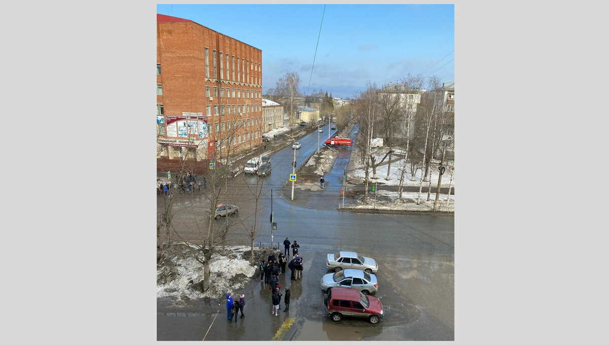     В Ижевске 22 марта эвакуировали студентов нескольких техникумов. Об этом очевидцы сообщили в соцсетях.