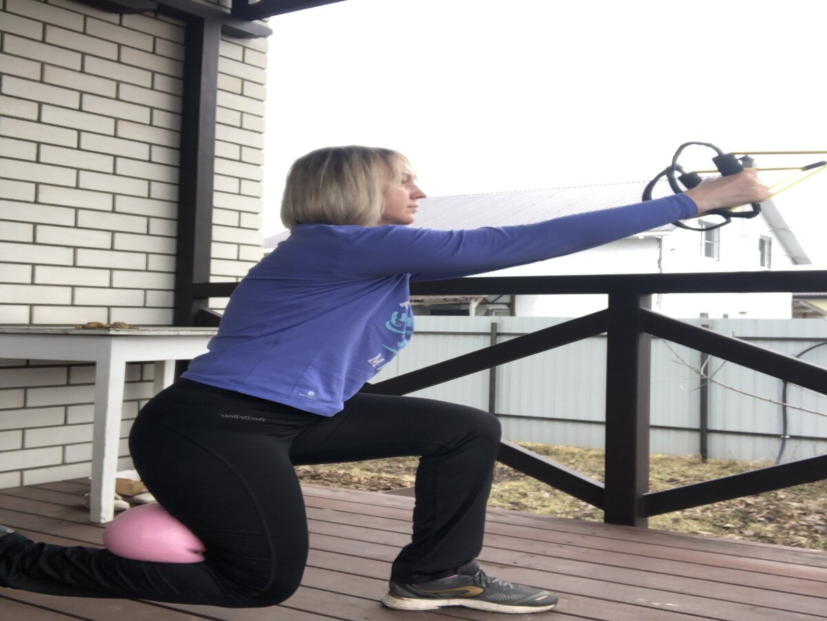 Утренняя тренировка на террасе прекрасна.