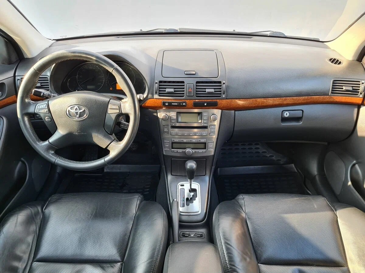 Салон - респектабельный.