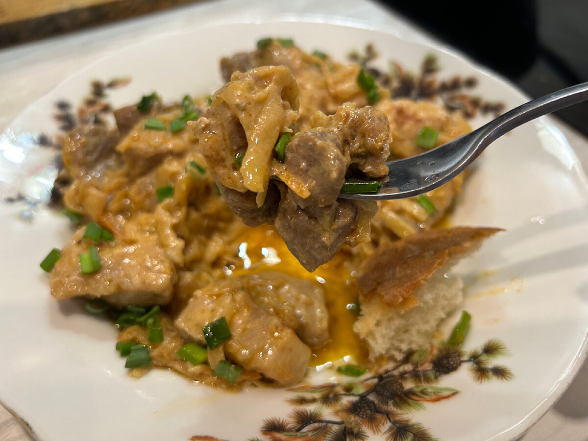 Фото автора. Свинина, тушеная с квашеной капустой.