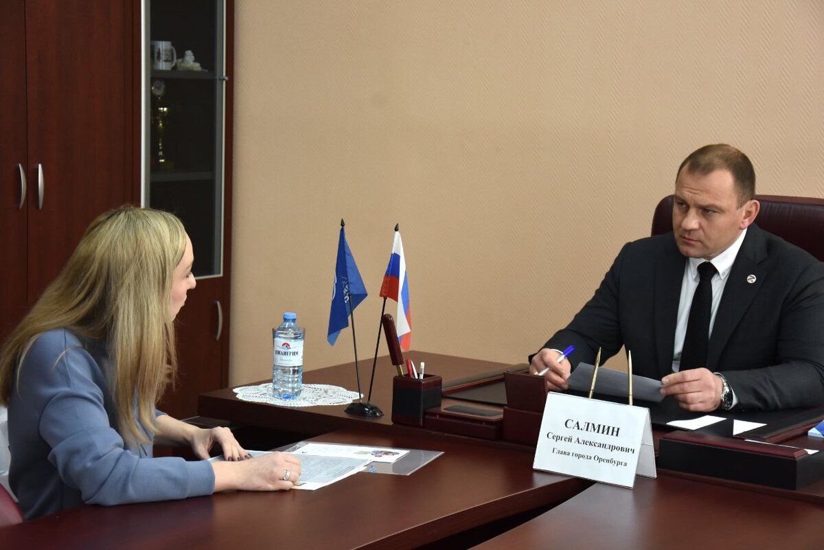    Супруга добровольца была вынуждена обратиться к главе Оренбурга из-за того, что ее мужу не начислили выплаты