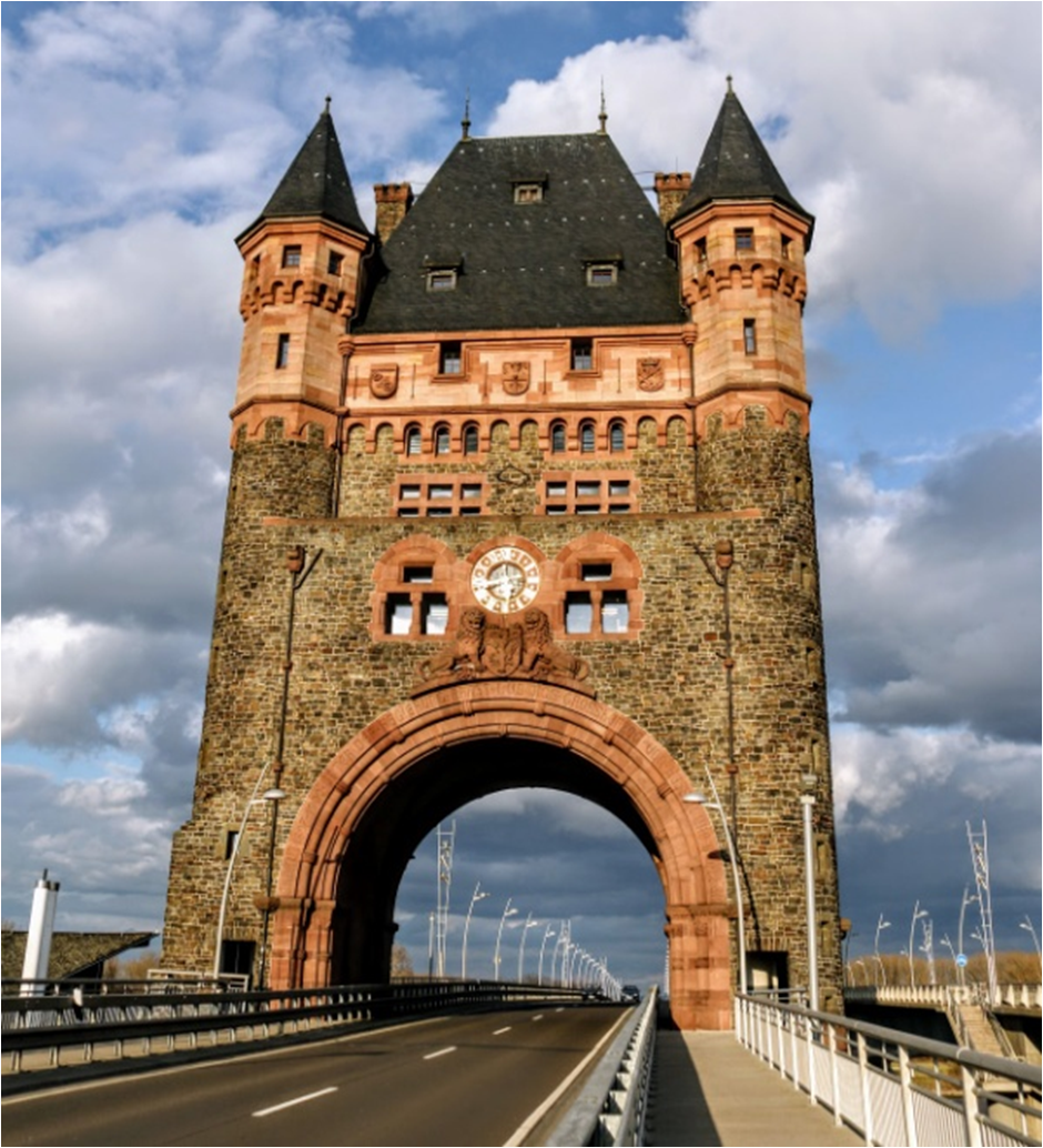 Знаменитые ворота в городе Вормс, Германия. Фото из открытых источников Яндекс.Картинки