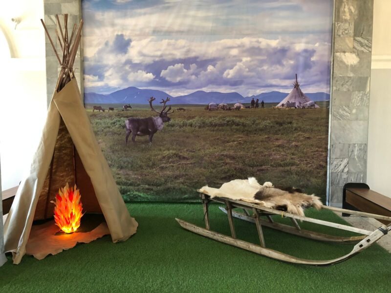 Композиция на ж/д вокзале, г. Воркута (2022 г.)