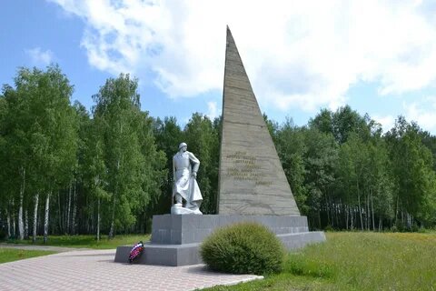 Этот памятник Великой Отечественной войны расположен в Болховском районе. Он напоминает о сражениях с немецкими войсками на пойме рек Ока и Зуша с осени 1941-го по лето 1943 года.