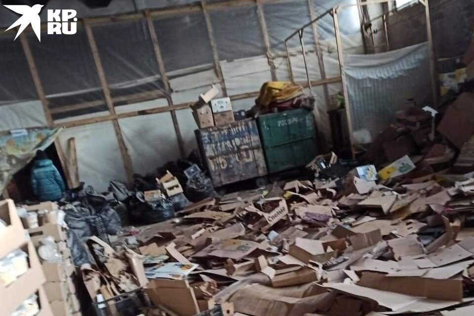     До прихода волонтеров склад был захламлен. Фото: Наталья СТАЦУЛА