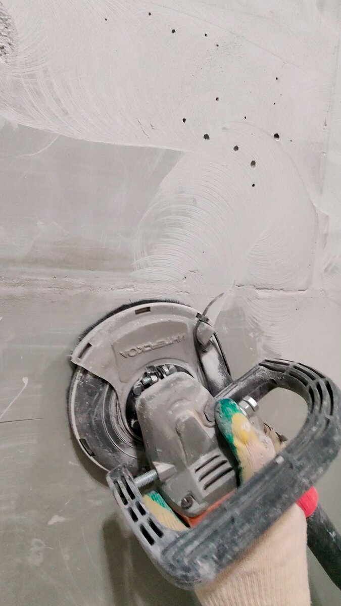 Фото не сделал, записывал небольшое видео. Это стоп кадр, где видно гладкую часть и прошлифованую