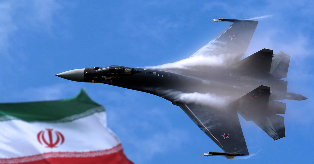 С похожими коллажами в конце марта вышли многие материалы о военной авиации. Западные СМИ пишут, что Су-35 в Иране сильно осложнят ситуацию. Вопрос: кому? Картинка Cradle