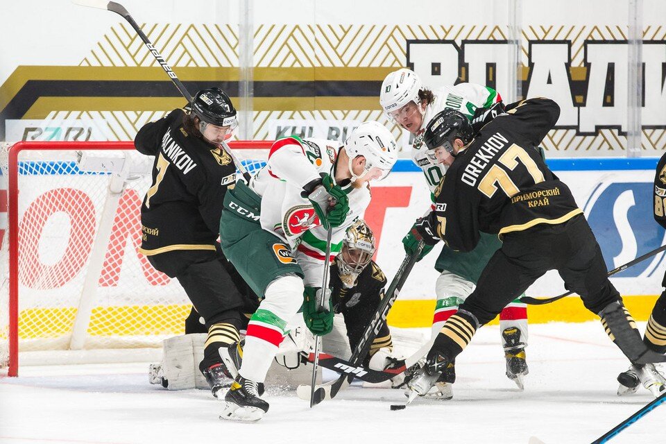     Спортсмены боролись за победу на льду «Фетисов Арены».  ХК «Адмирал»
