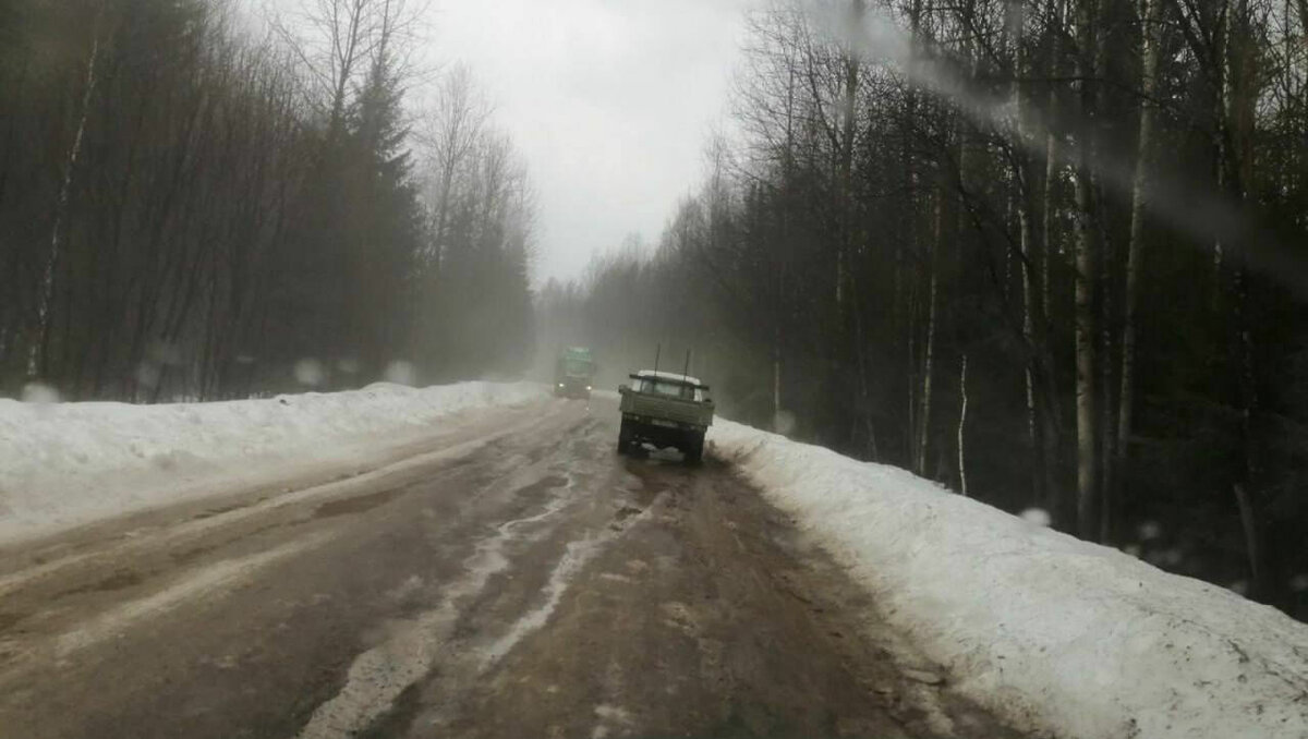     Жители Удмуртии в соцсетях рассказали о состоянии дорог, которые власти региона предложили в качестве путей объезда разрушенного моста в Игринском районе возле д. Загребино.