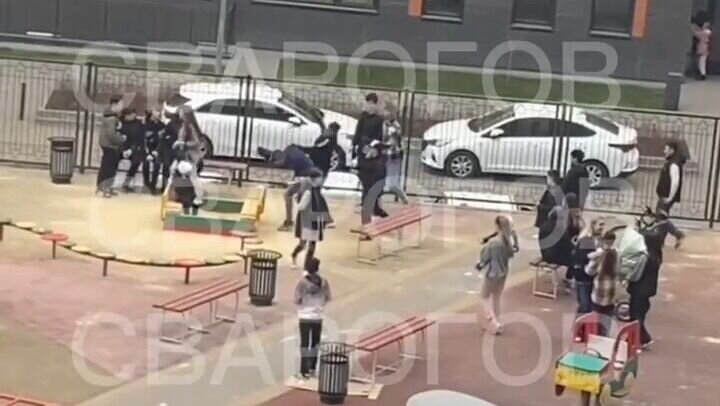     В Ростове представители малой этнической группы напали на молодого человека и начали избивать его арматурой, об этом сообщили местные СМИ.