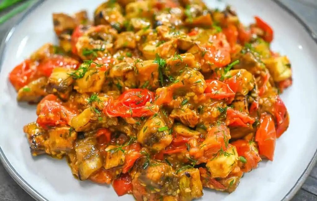 Яркое, полезное и очень ароматное овощное рагу - прекрасное блюдо для всей семьи! Фото: cooktoria.com